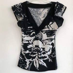 🌻 Express Flutter Sleeve Floral Top XXS